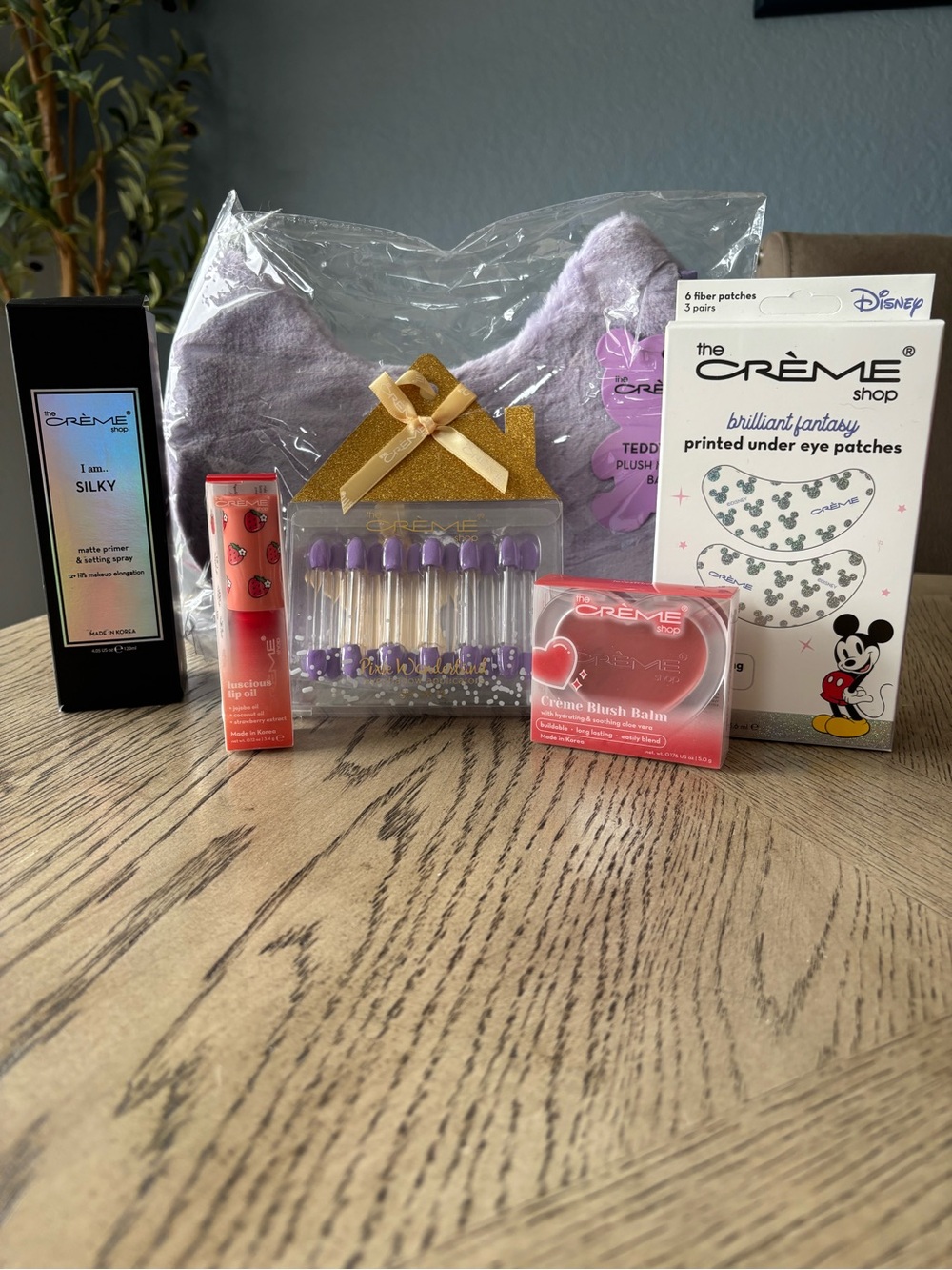The Crème Shop Beauty Gift Bundle Disney Plush Makeup Set NWT
